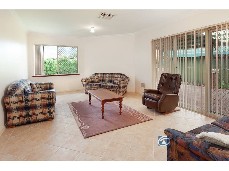 17 Jenkin Mews, Atwell WA 6164