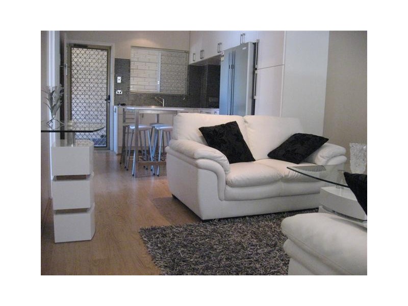 23/303 Harbourne Street, Glendalough WA 6016