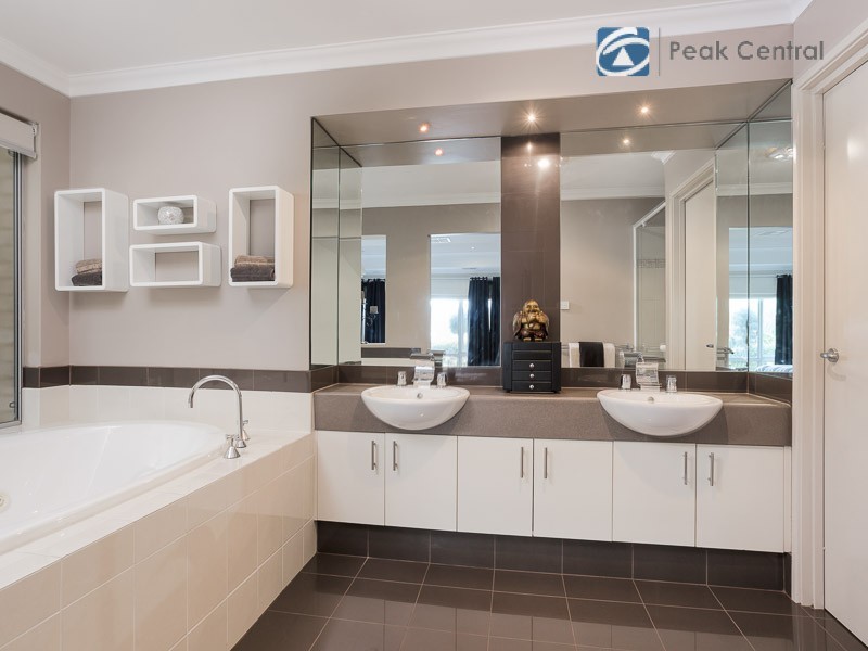 132 Aurora Drive, Atwell WA 6164