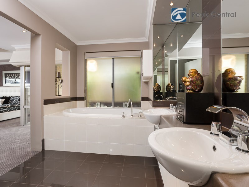 132 Aurora Drive, Atwell WA 6164