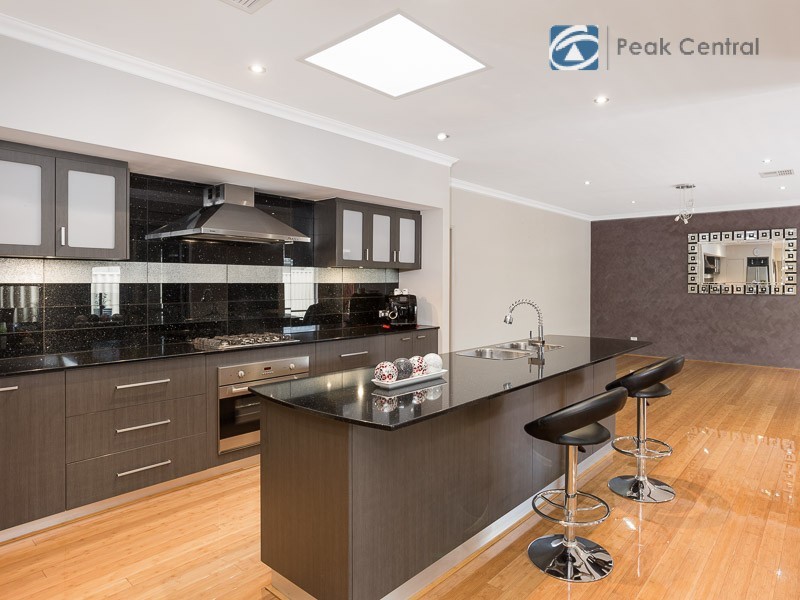 132 Aurora Drive, Atwell WA 6164