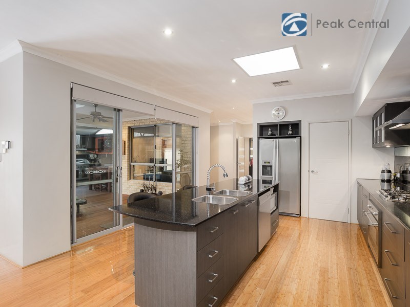 132 Aurora Drive, Atwell WA 6164