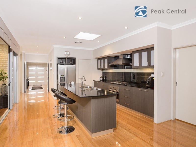 132 Aurora Drive, Atwell WA 6164