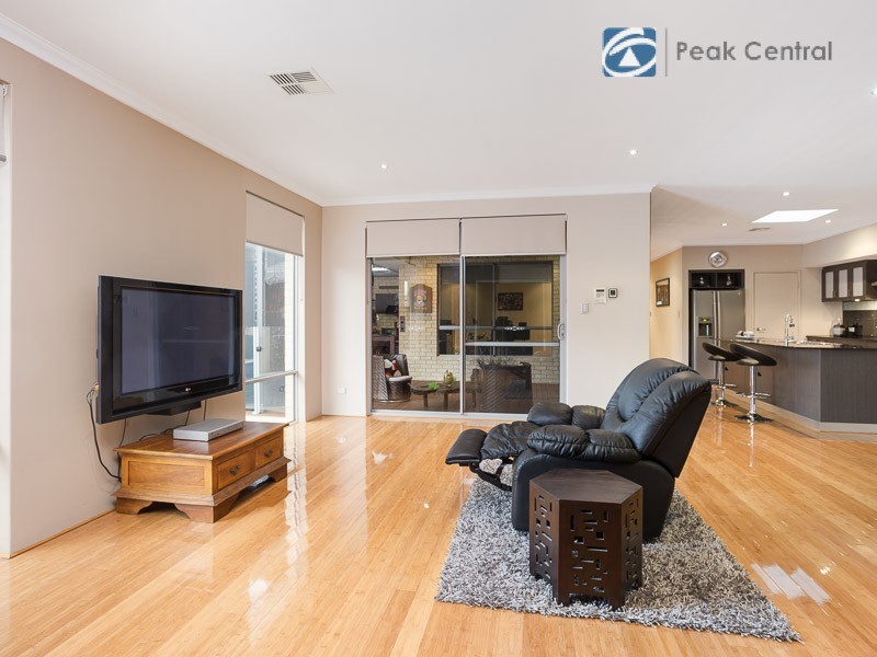 132 Aurora Drive, Atwell WA 6164