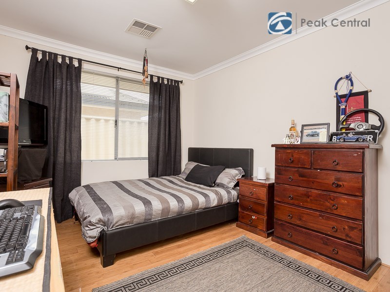 132 Aurora Drive, Atwell WA 6164