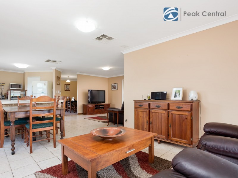 36 Carlhausen Close, Atwell WA 6164