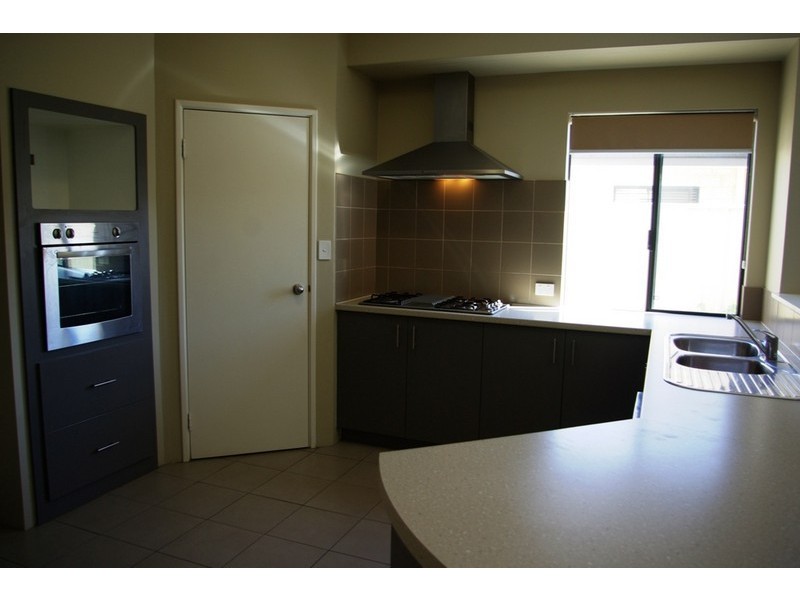 10 Dorsal Bend, Hammond Park WA 6164