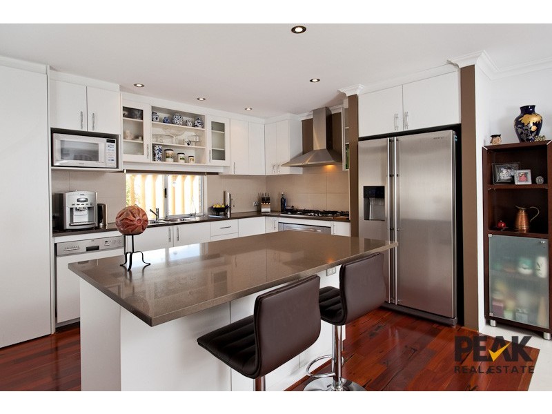 20 Elemi Bend, Atwell WA 6164