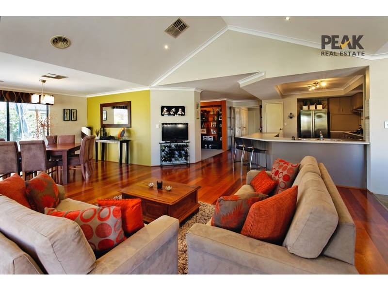 16 Aurora Drive, Atwell WA 6164