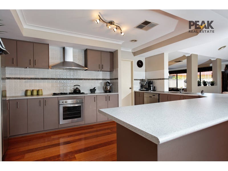 16 Aurora Drive, Atwell WA 6164