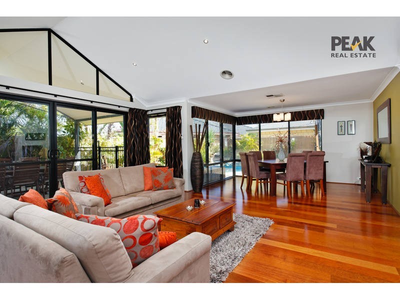 16 Aurora Drive, Atwell WA 6164