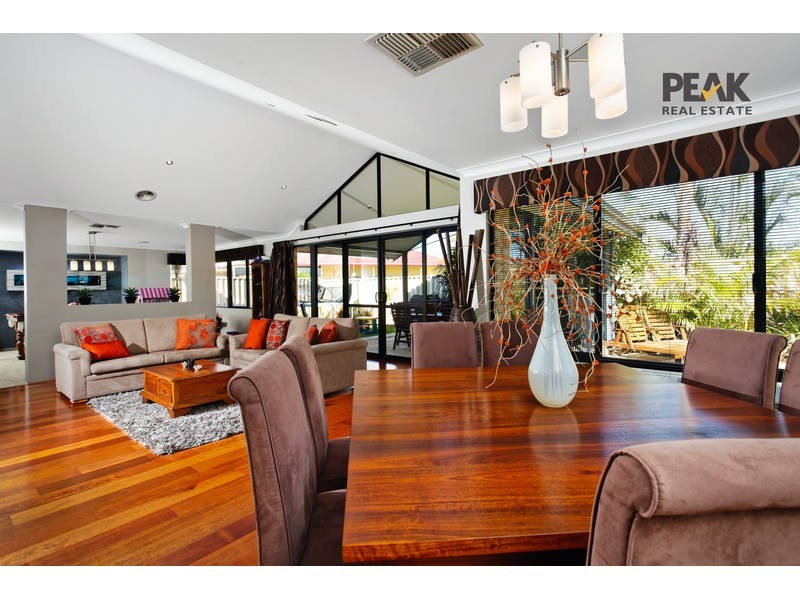 16 Aurora Drive, Atwell WA 6164