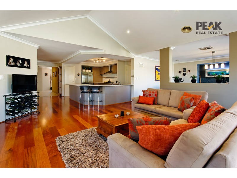 16 Aurora Drive, Atwell WA 6164