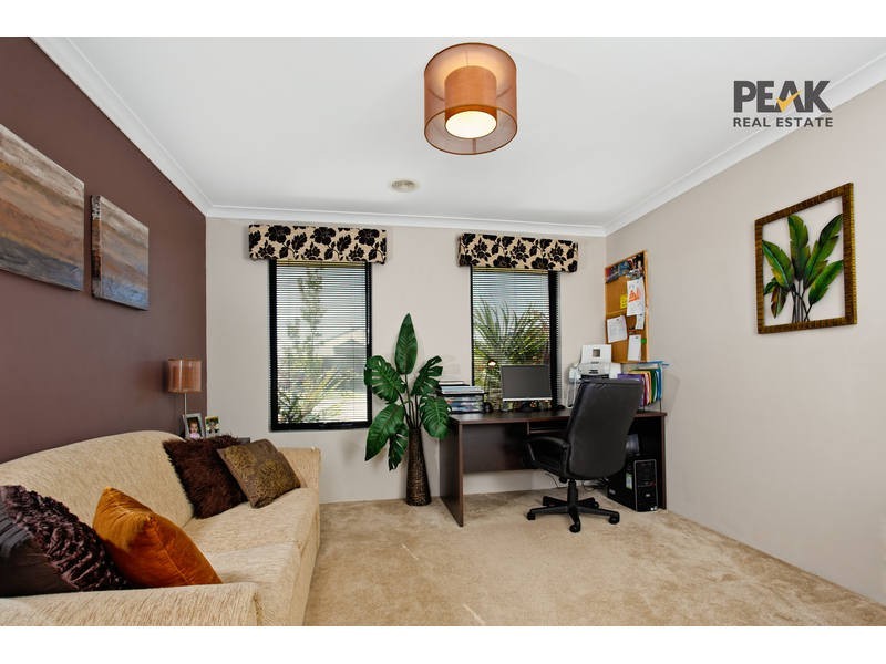 16 Aurora Drive, Atwell WA 6164