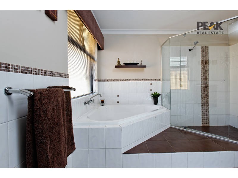 16 Aurora Drive, Atwell WA 6164