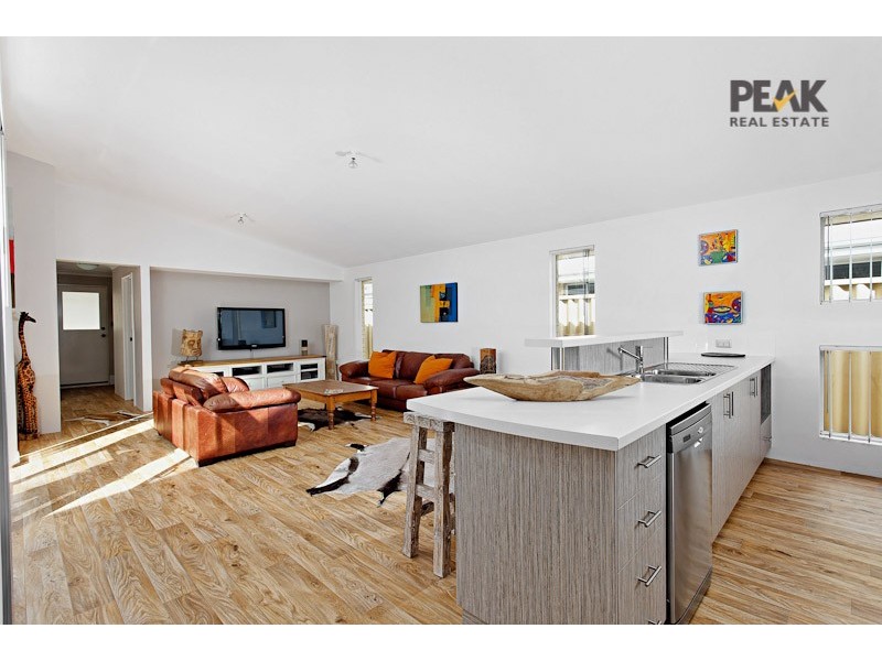 17  Essence Bend, Atwell WA 6164