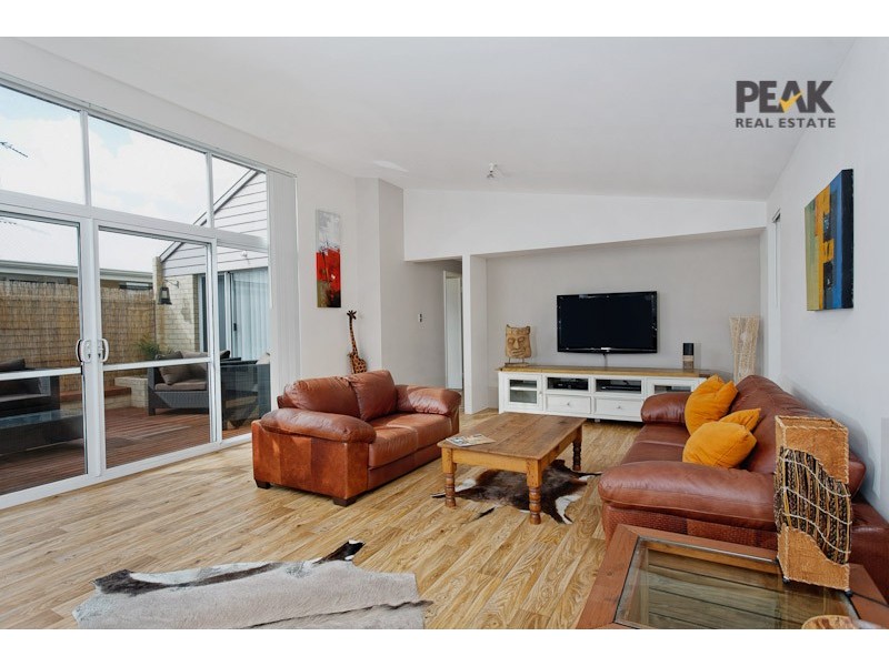 17  Essence Bend, Atwell WA 6164