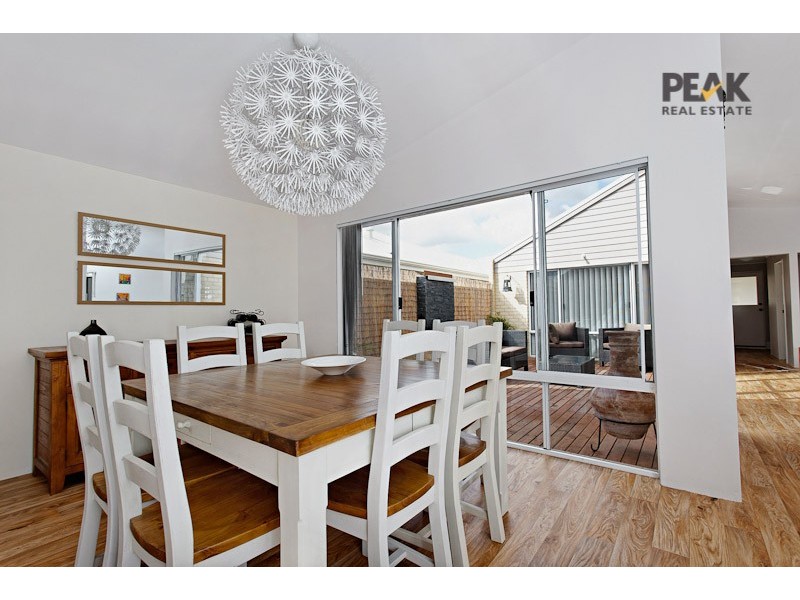 17  Essence Bend, Atwell WA 6164