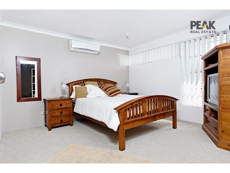 17  Essence Bend, Atwell WA 6164