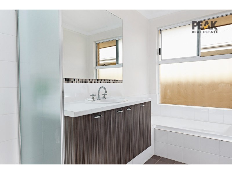 17  Essence Bend, Atwell WA 6164