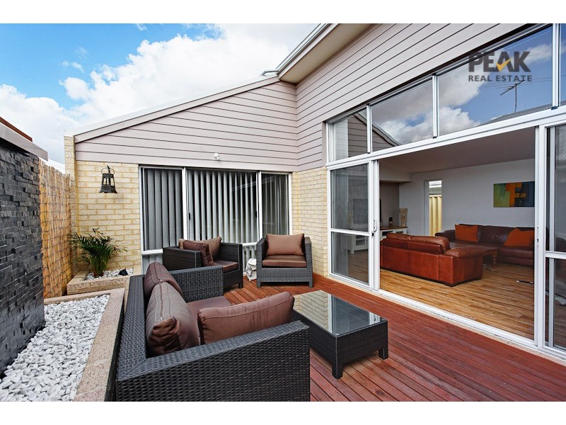 17  Essence Bend, Atwell WA 6164