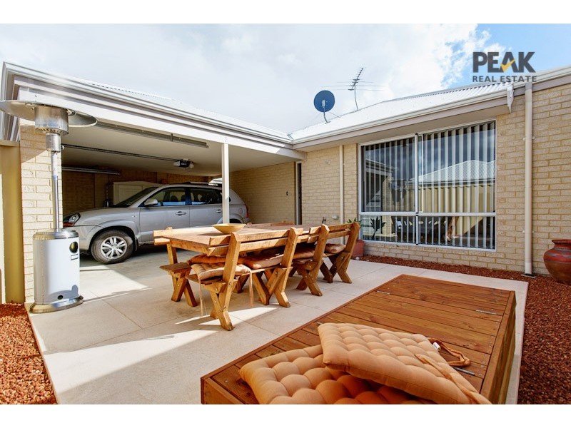 17  Essence Bend, Atwell WA 6164