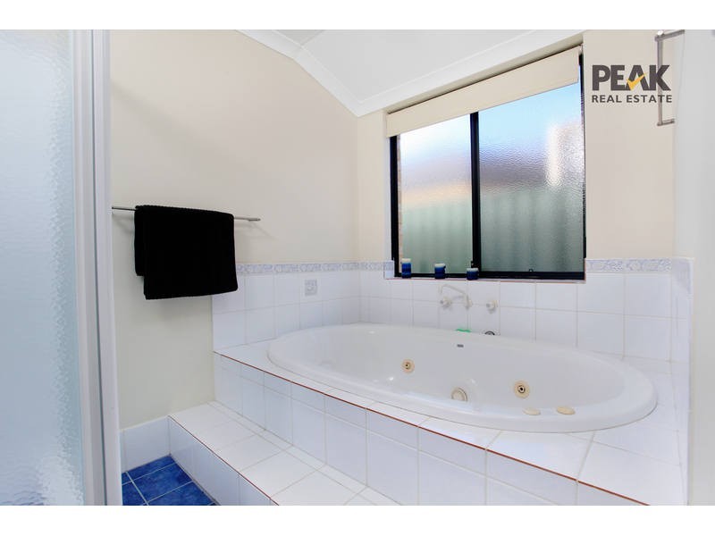 6 Bendee Drive, Atwell WA 6164