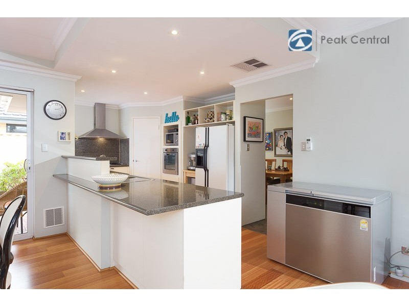 18 Aurora Drive, Atwell WA 6164