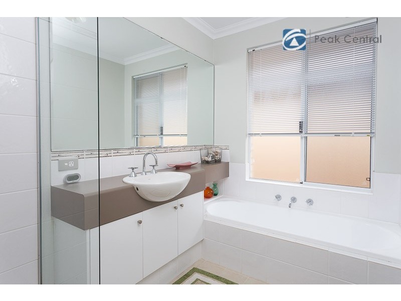 18 Aurora Drive, Atwell WA 6164