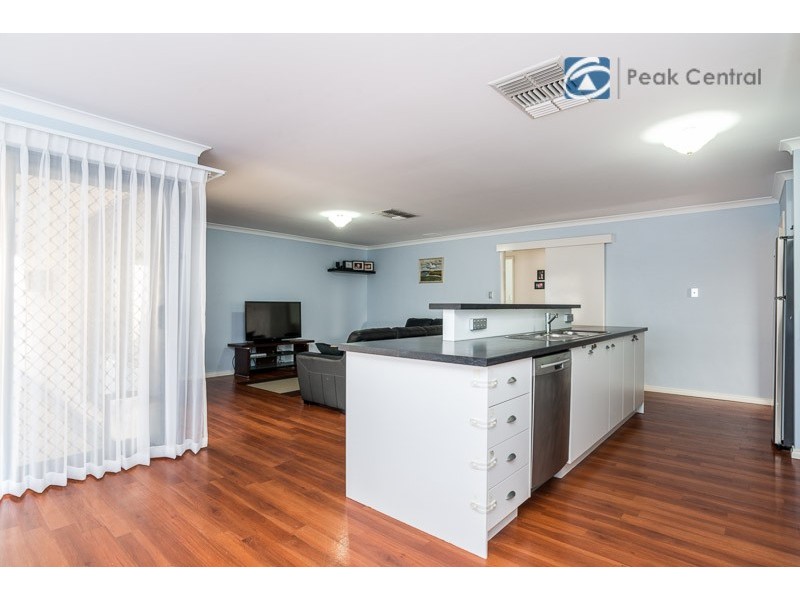 27 Camden Blvd, Aubin Grove WA 6164