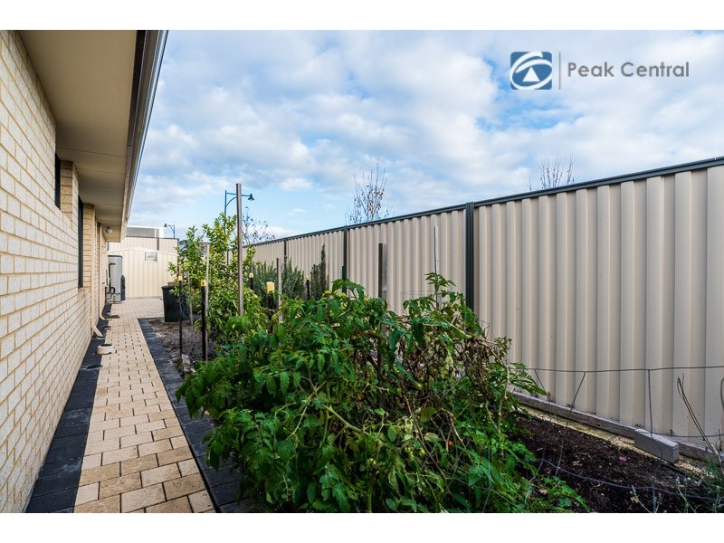 27 Camden Blvd, Aubin Grove WA 6164