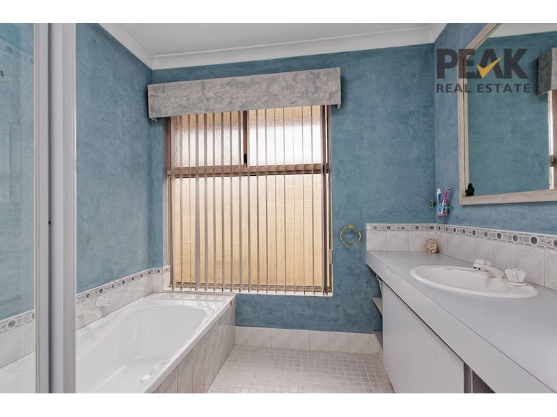 11 Tulipwood Place, South Lake WA 6164