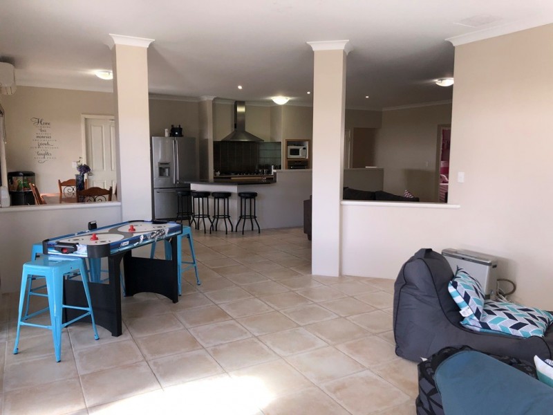 10 Aurora Drive, Atwell WA 6164