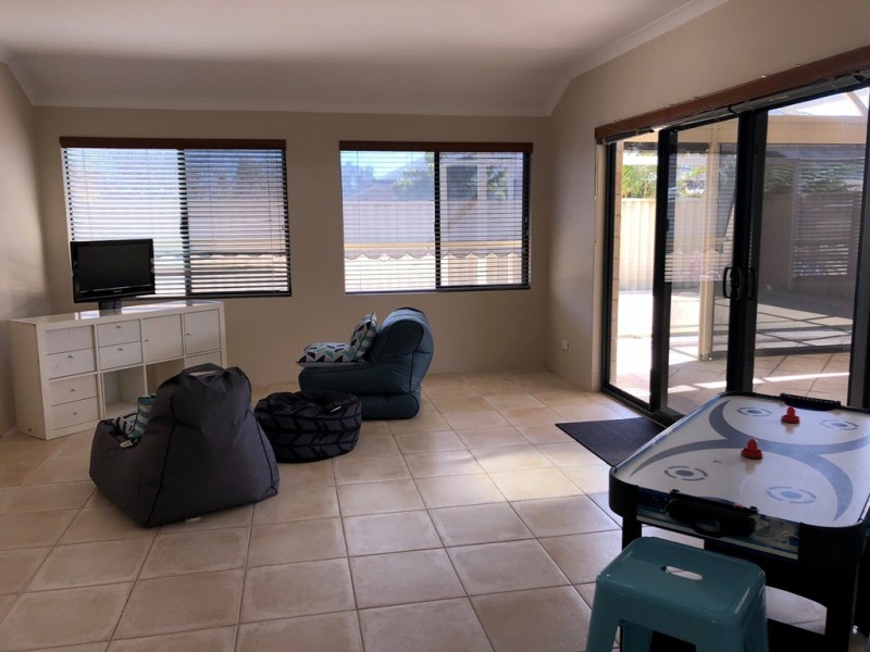 10 Aurora Drive, Atwell WA 6164