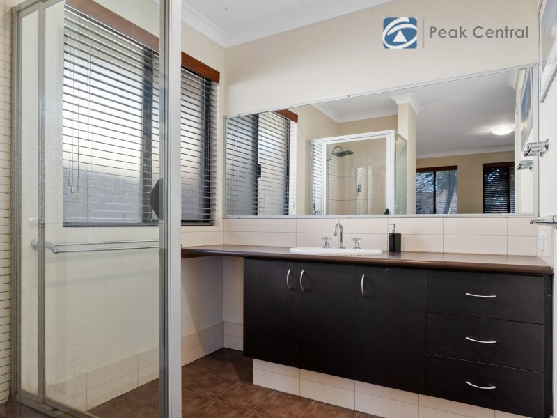 10 Aurora Drive, Atwell WA 6164