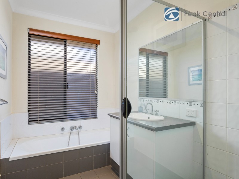 10 Aurora Drive, Atwell WA 6164