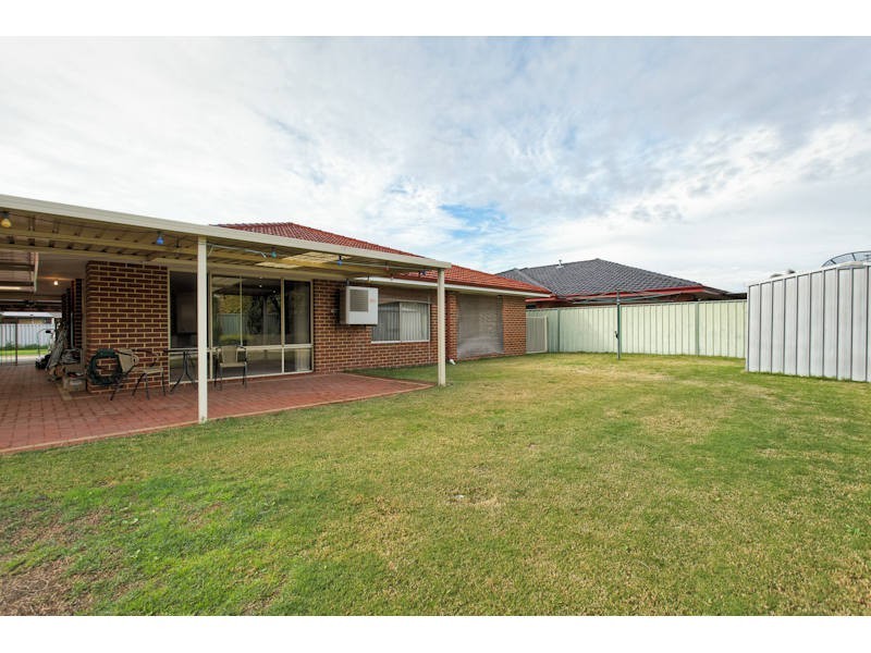 16 Lakehurst Way, Atwell WA 6164