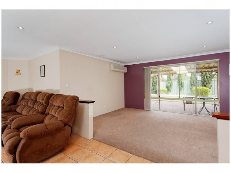 16 Lakehurst Way, Atwell WA 6164