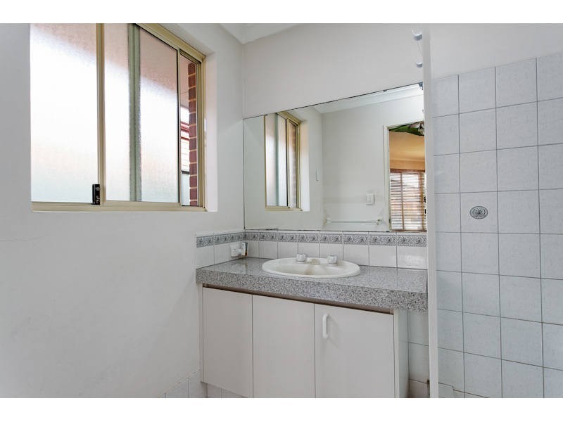 16 Lakehurst Way, Atwell WA 6164