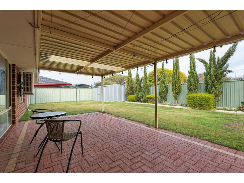 16 Lakehurst Way, Atwell WA 6164