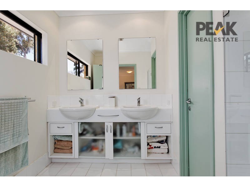 6a Nairn Road, Applecross WA 6153