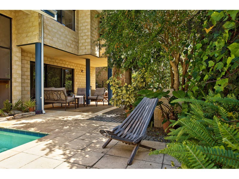 6a Nairn Road, Applecross WA 6153