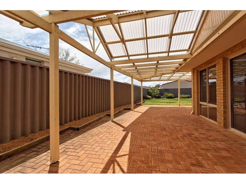 92 Lydon Blvd, Atwell WA 6164