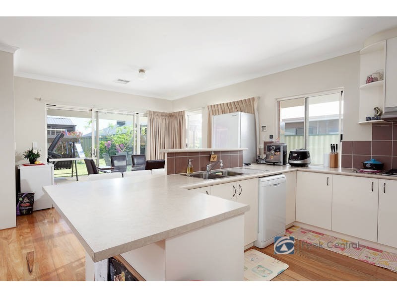 17 Blue Mountain Circuit, Aubin Grove WA 6164