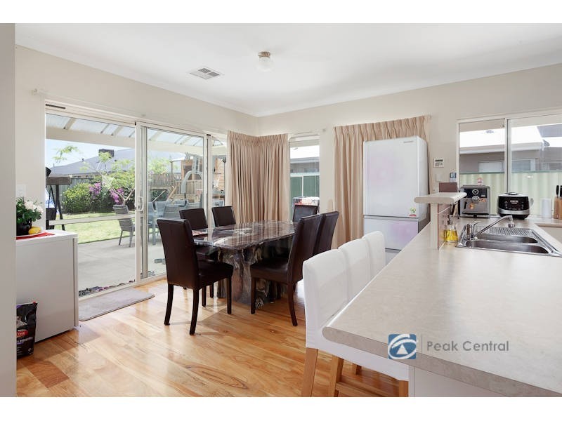 17 Blue Mountain Circuit, Aubin Grove WA 6164
