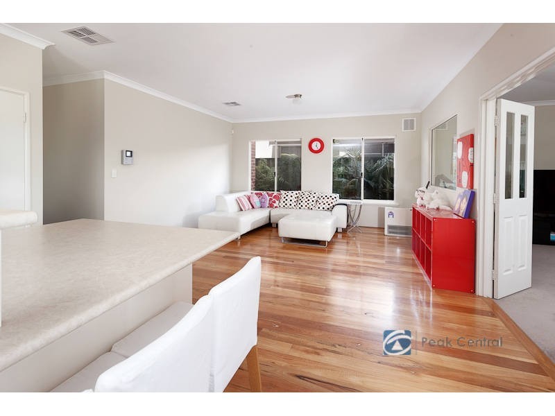 17 Blue Mountain Circuit, Aubin Grove WA 6164
