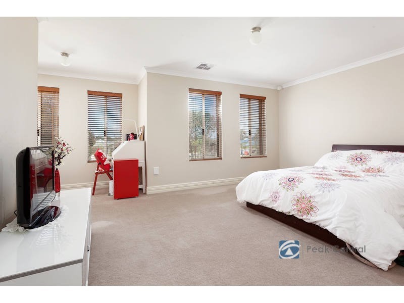 17 Blue Mountain Circuit, Aubin Grove WA 6164