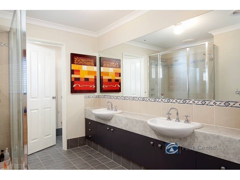 17 Blue Mountain Circuit, Aubin Grove WA 6164