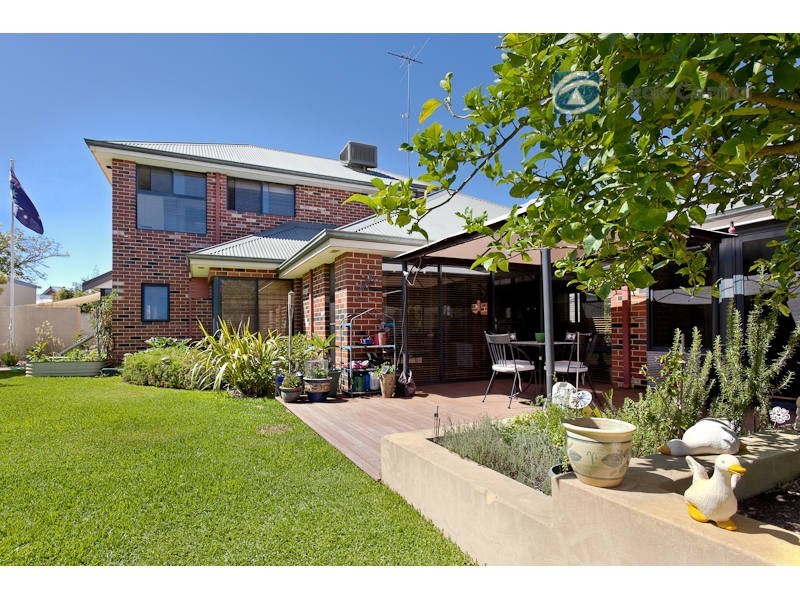 4 Harvest Lakes Boulevard, Atwell WA 6164