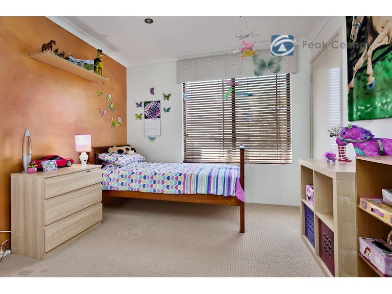 4 Harvest Lakes Boulevard, Atwell WA 6164